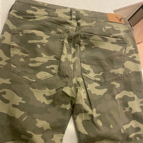 American Eagle women’s camo high rise jegging - Picture 3 of 4